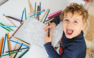 A quanti anni i bambini iniziano a colorare: Dai Scarabocchi ai Capolavori 1 A quanti anni i bambini iniziano a colorare